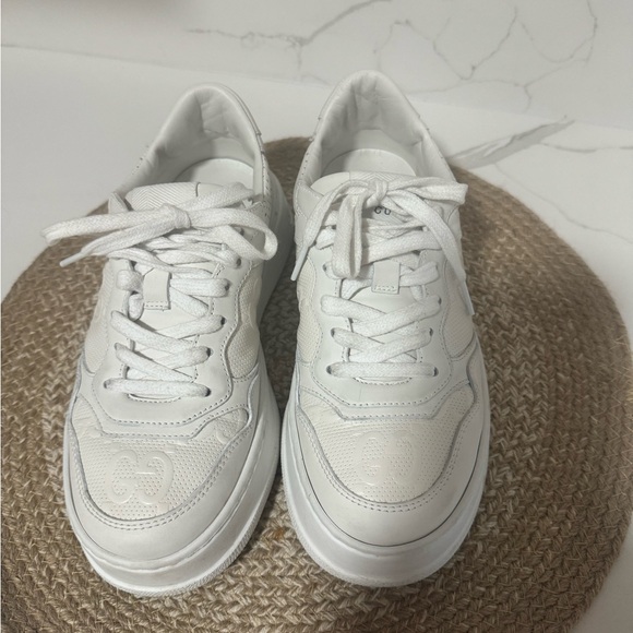I’m selling my used Gucci sneakers. They are 7. - Picture 3 of 10